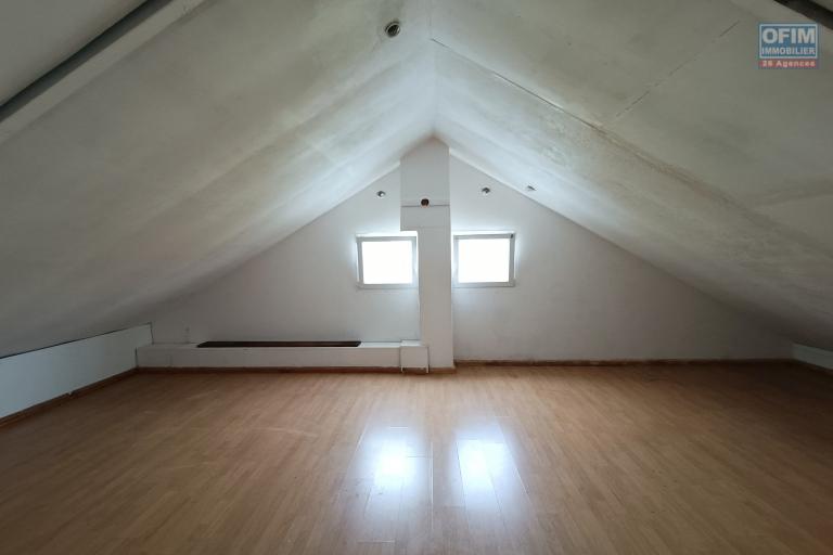 A vendre Villa F5 de 165 m2 avec garage à Bras des Calumets