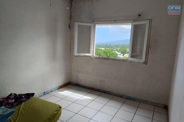 Appartement trois chambres au centre ville de la Ravine des Cabris avec superbe vue mer et montagne