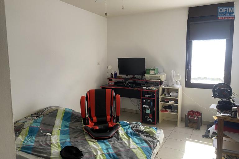 A vendre bel appartement  type T3 au centre ville de la Possession avec belle vue mer et montagne.