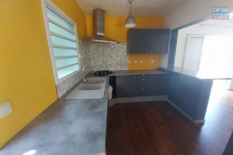 A LOUER villa meublée F5/6 à LE TAMPON 14 ÈME