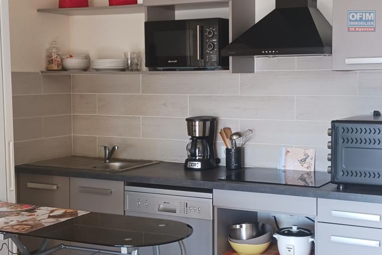 A louer appartement T2 meublé en rez de jardin face au lagon de Saint Leu