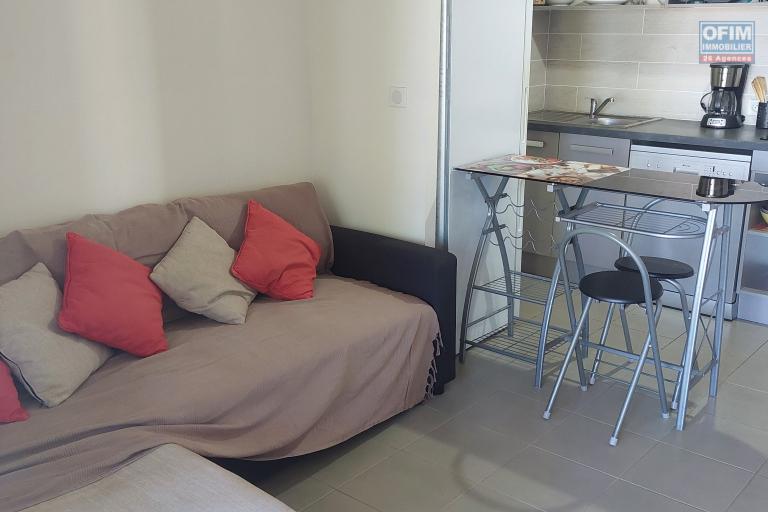 A louer appartement T2 meublé en rez de jardin face au lagon de Saint Leu