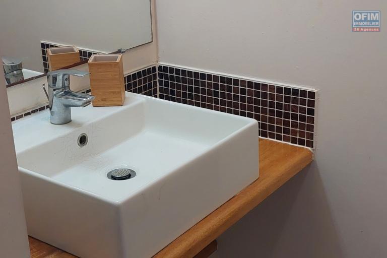 A louer appartement T2 meublé en rez de jardin face au lagon de Saint Leu