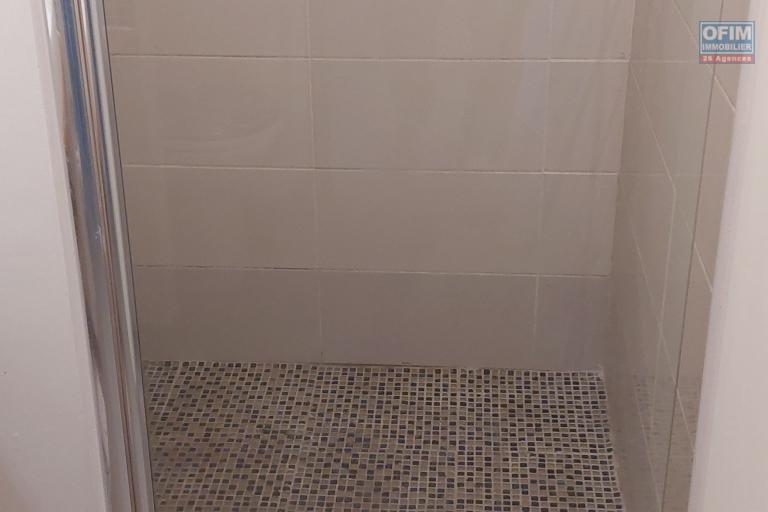 A louer appartement T2 meublé en rez de jardin face au lagon de Saint Leu