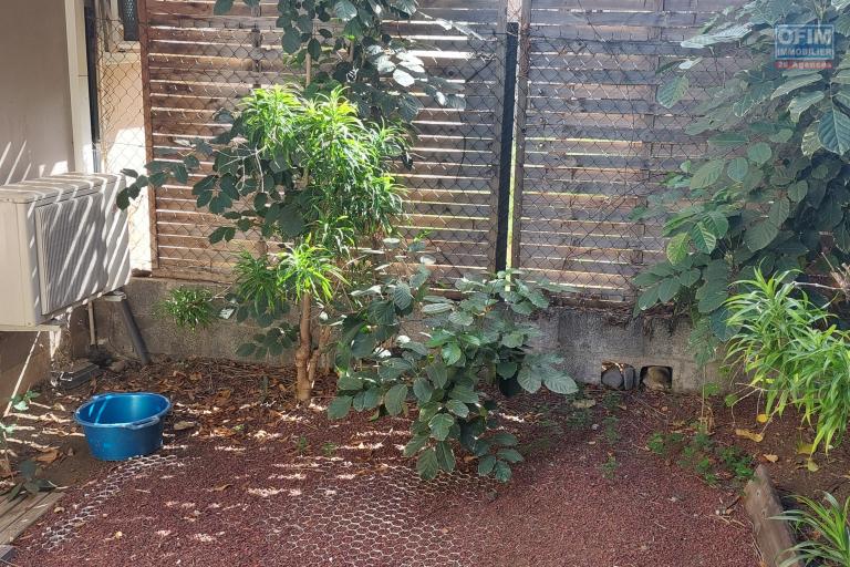 A louer appartement T2 meublé en rez de jardin face au lagon de Saint Leu