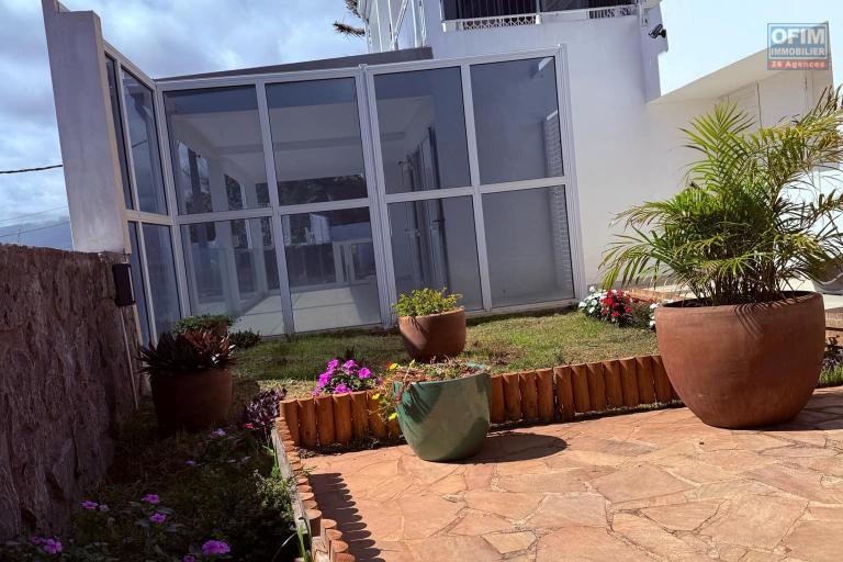 À vendre : Belle villa familiale avec piscine – magnifique Vue dégagée à La Montagne