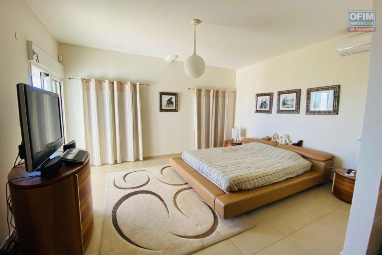 À vendre : Belle villa familiale avec piscine – magnifique Vue dégagée à La Montagne
