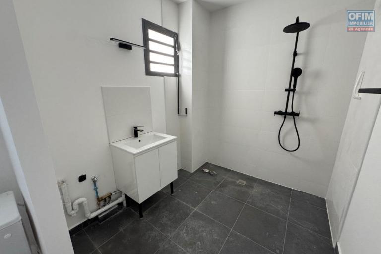 A louer studios neufs, meublés, haut de gamme, au centre ville du Tampon