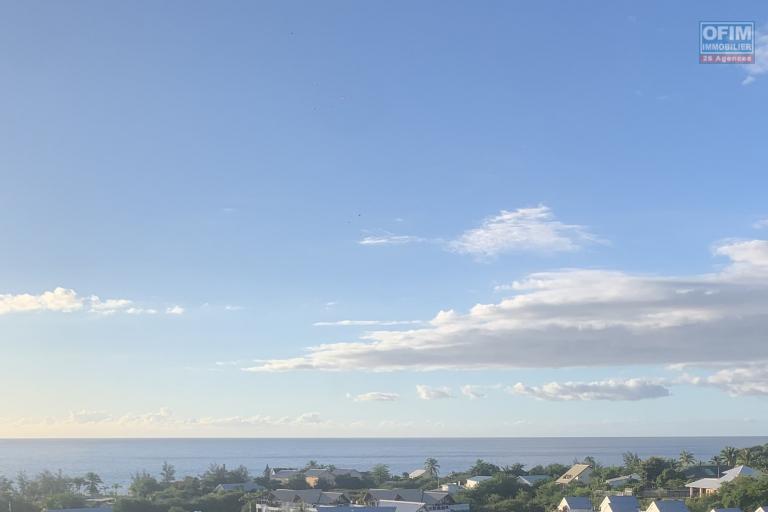 A SAISIR DERNIER ETAGE MAGNIFIQUE VUE MER  STUDIO meublé climatisé tout confort BOUCAN CANOT