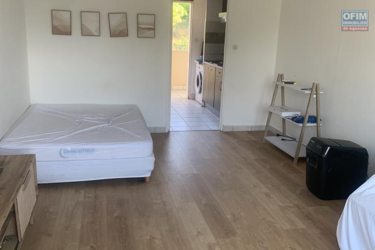 A SAISIR DERNIER ETAGE MAGNIFIQUE VUE MER  STUDIO meublé climatisé tout confort BOUCAN CANOT