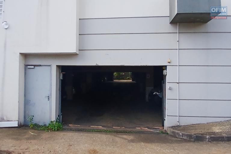 A LOUER un beau local professionnel ou commercial de 42 m2 sur Bernica à Saint-Gilles Les Hauts