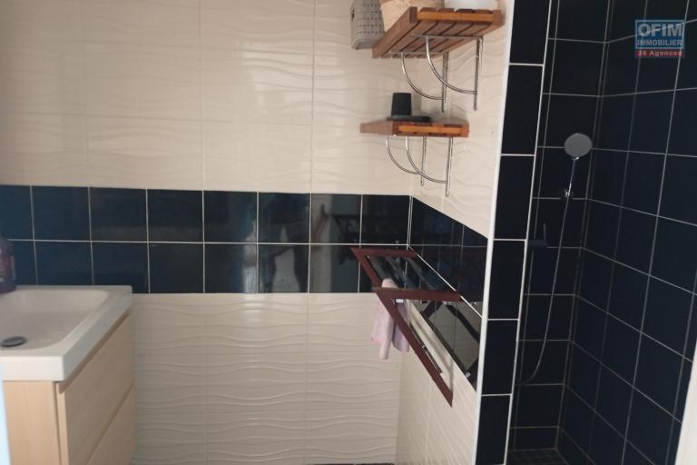 A LOUER APPARTEMENT T2 MEUBLEE DE 55 M2 DANS RESIDENCE AVEC PISCINE PROCHE DES PLAGES A LA SALINE LES BAINS