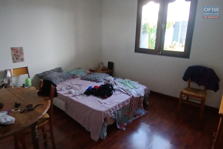 A LOUER CHARMANTE MAISON  de type F5  à étage de 90 m2 sur la Saline Les Hauts