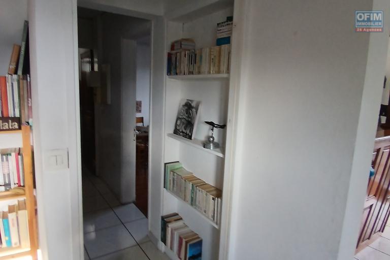 A LOUER CHARMANTE MAISON  de type F5  à étage de 90 m2 sur la Saline Les Hauts