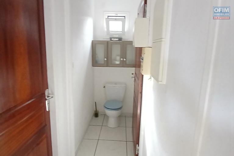 A LOUER CHARMANTE MAISON  de type F5  à étage de 90 m2 sur la Saline Les Hauts