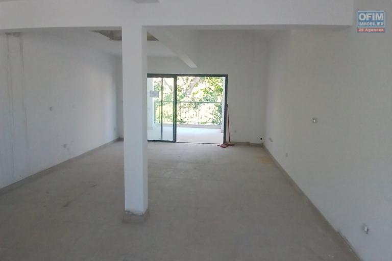A VENDRE Appartement F4 NEUF- A 2 MN DE LA PLAGE- CENTRE VILLE DE SAINT-LEU