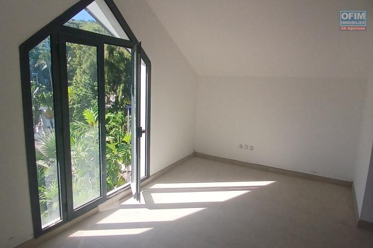 A VENDRE Appartement F4 NEUF- A 2 MN DE LA PLAGE- CENTRE VILLE DE SAINT-LEU