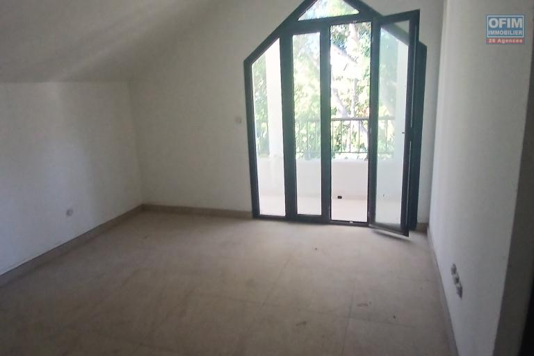 A VENDRE Appartement F4 NEUF- A 2 MN DE LA PLAGE- CENTRE VILLE DE SAINT-LEU