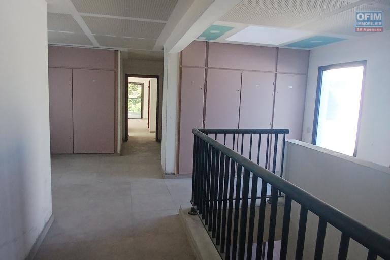 A VENDRE Appartement F4 NEUF- A 2 MN DE LA PLAGE- CENTRE VILLE DE SAINT-LEU