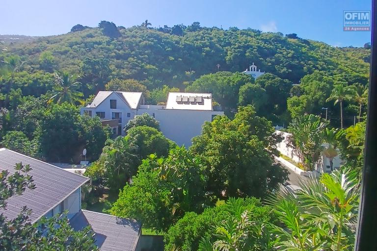 A VENDRE Appartement F4 NEUF- A 2 MN DE LA PLAGE- CENTRE VILLE DE SAINT-LEU - vue de la chambre
