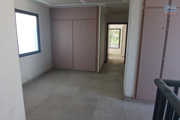 A VENDRE Appartement F4 NEUF- A 2 MN DE LA PLAGE- CENTRE VILLE DE SAINT-LEU