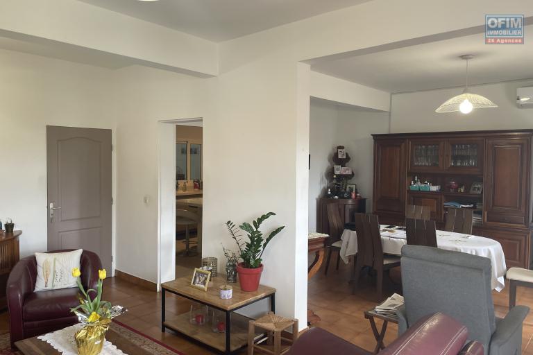 A vendre grande maison au coeur de La POSSESSION