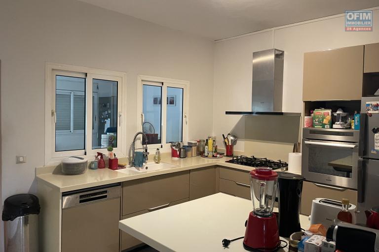 A vendre grande maison à La POSSESSION (Rivière des galets)