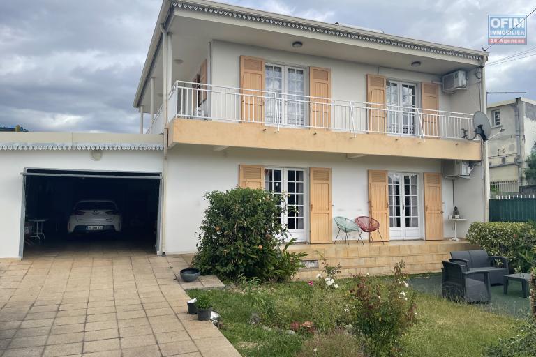 A vendre grande maison à La POSSESSION (Rivière des galets)