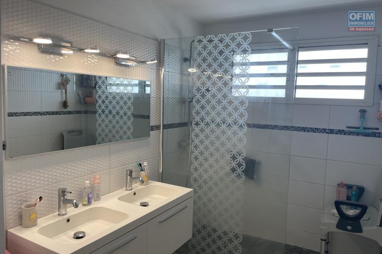 A vendre grande maison à La POSSESSION (Rivière des galets)