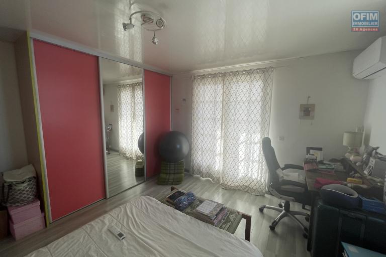 A vendre grande maison au coeur de La POSSESSION