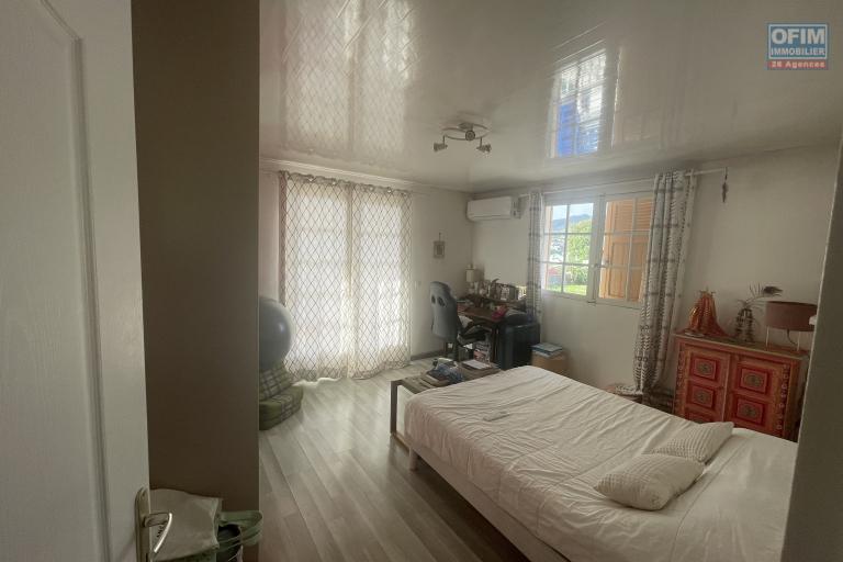 A vendre grande maison au coeur de La POSSESSION