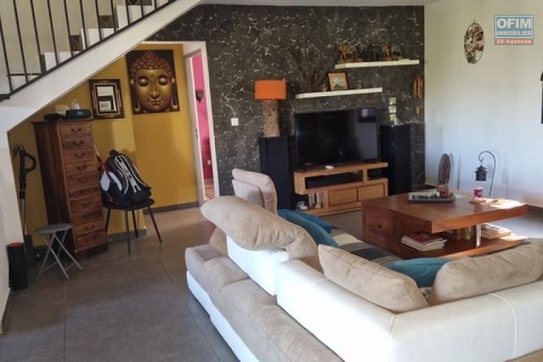 VILLA F 4 en duplex avec piscine