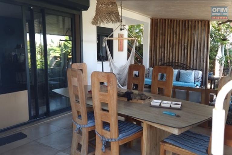 VILLA F 4 en duplex avec piscine