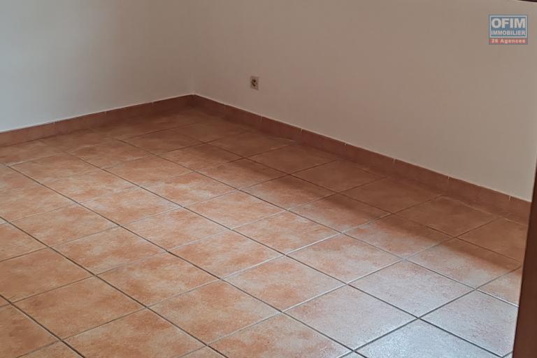 A LOUER MAISON DE 3 CHAMBRES A MONTEE SANO