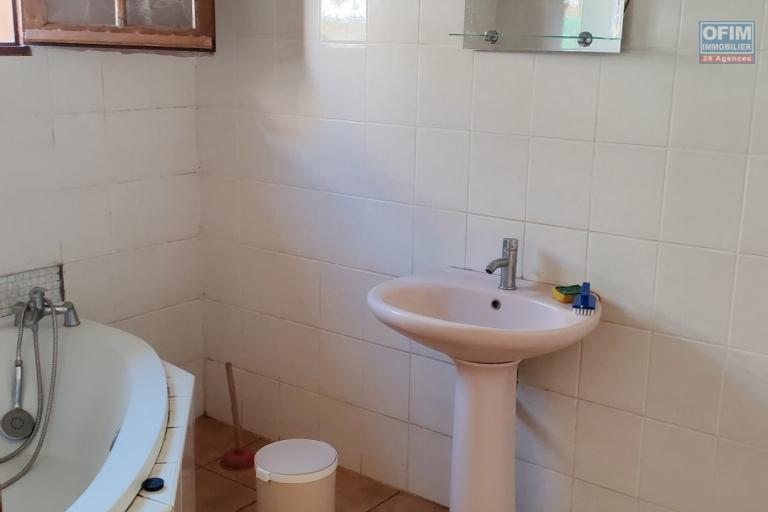 A LOUER MAISON DE 3 CHAMBRES A MONTEE SANO