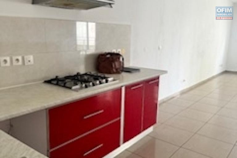 A vendre bel appartement de type F3 très spacieux , lumineux sur la résidence LA GOELETTE à Sainte Clotilde.