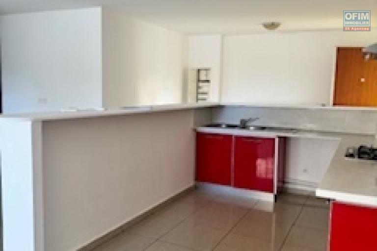 A vendre bel appartement de type F3 très spacieux , lumineux sur la résidence LA GOELETTE à Sainte Clotilde.