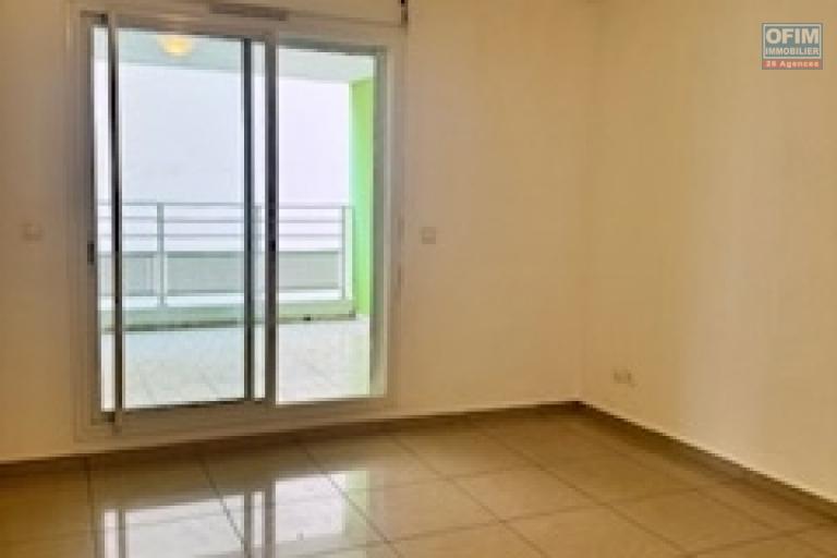 A vendre bel appartement de type F3 très spacieux , lumineux sur la résidence LA GOELETTE à Sainte Clotilde.
