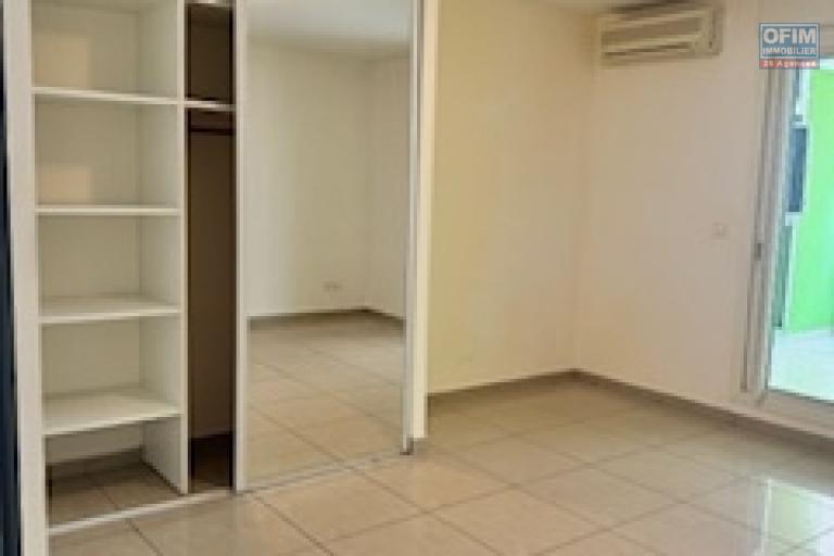 A vendre bel appartement de type F3 très spacieux , lumineux sur la résidence LA GOELETTE à Sainte Clotilde.