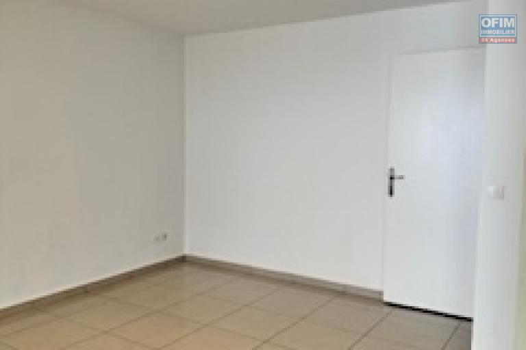 A vendre bel appartement de type F3 très spacieux , lumineux sur la résidence LA GOELETTE à Sainte Clotilde.