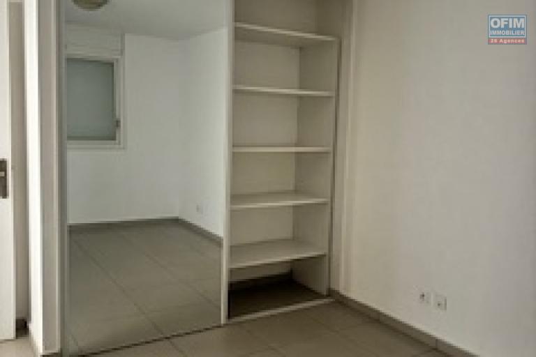 A vendre bel appartement de type F3 en rez de jardin, lumineux, spacieux sur la résidence LA GOELETTE à Sainte Clotilde.