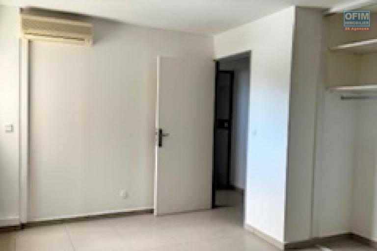 A vendre bel appartement de type F3 en rez de jardin, lumineux, spacieux sur la résidence LA GOELETTE à Sainte Clotilde.