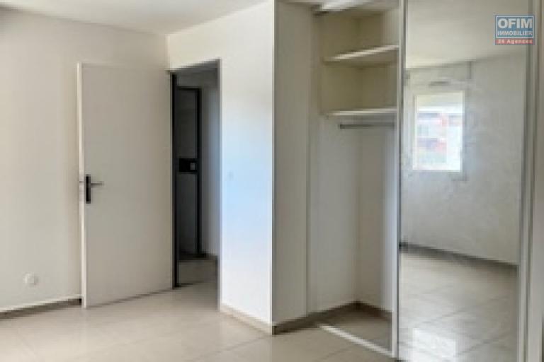 A vendre bel appartement de type F3 en rez de jardin, lumineux, spacieux sur la résidence LA GOELETTE à Sainte Clotilde.