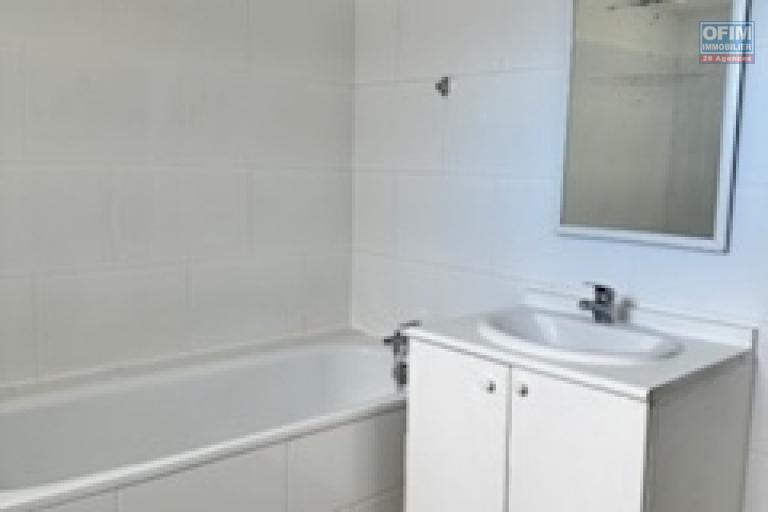 A vendre bel appartement de type F3 en rez de jardin, lumineux, spacieux sur la résidence LA GOELETTE à Sainte Clotilde.
