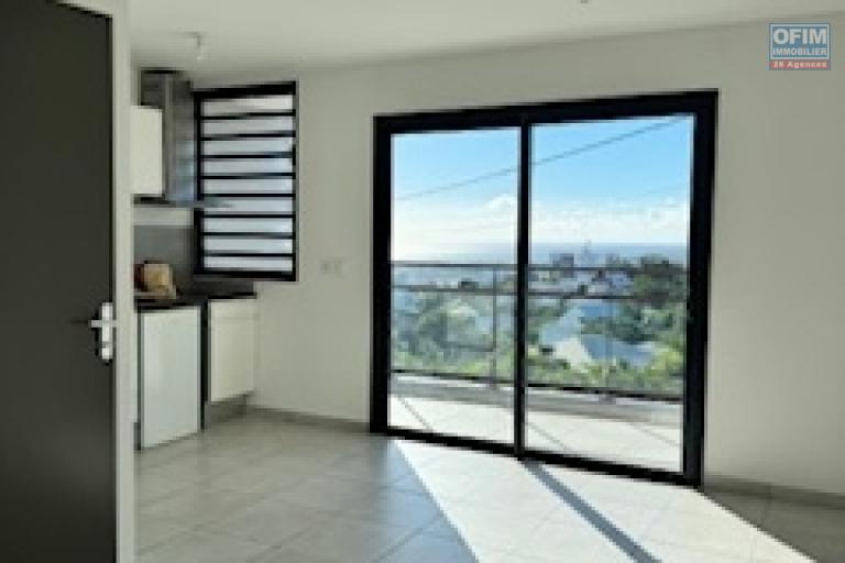 A louer bel appartement récent de type F1 sur la résidence Castel Roc Bois de Nèfles à Sainte Clotilde.