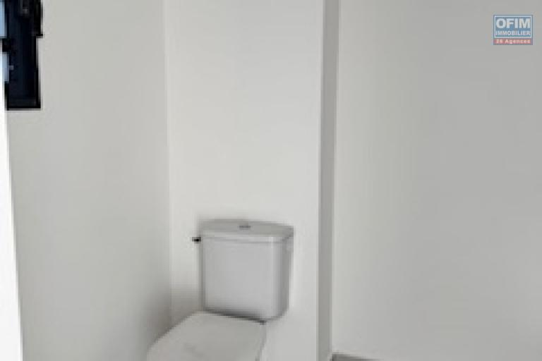 A louer bel appartement récent de type F1 sur la résidence Castel Roc Bois de Nèfles à Sainte Clotilde.