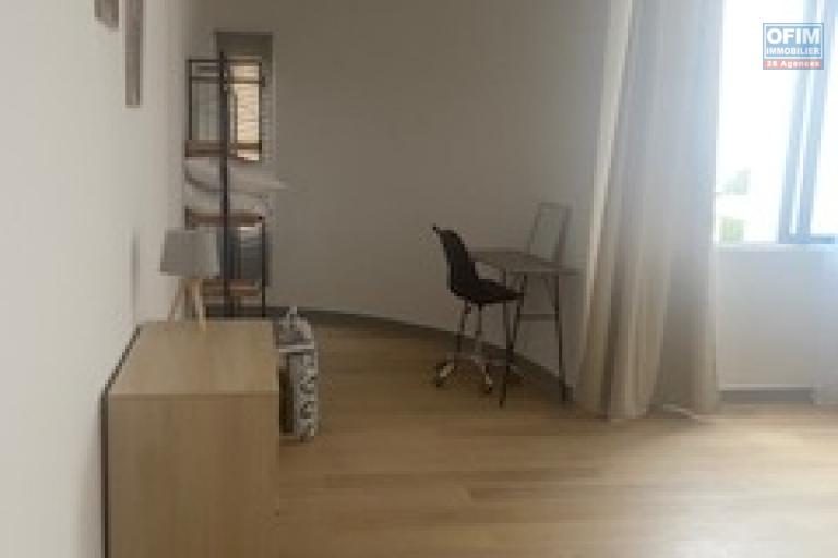 A Louer appartement de type F1 meublé résidence les jacquiers avec piscine à Sainte Clotilde
