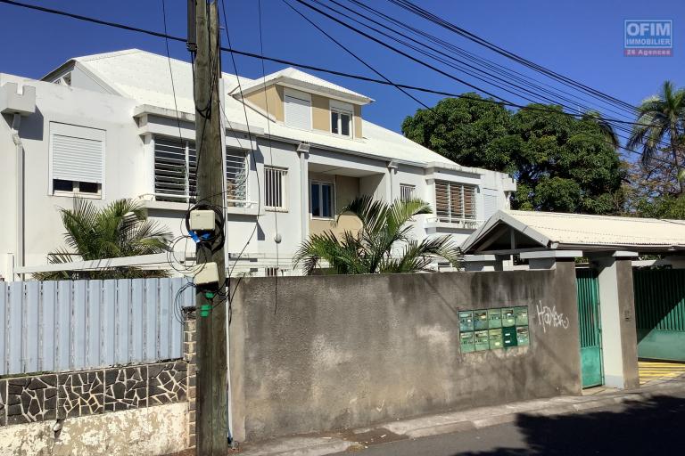 A LOUER appartement T3/4 meublé à SAINT PIERRE