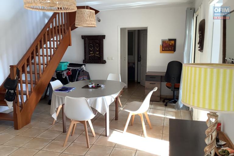 A LOUER appartement T3/4 meublé à SAINT PIERRE