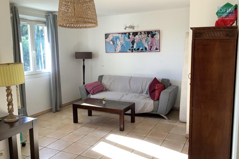 A LOUER appartement T3/4 meublé à SAINT PIERRE